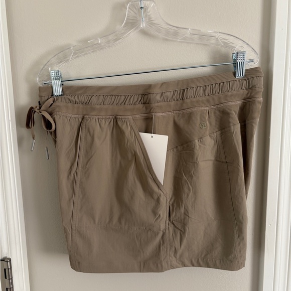 Lululemon dance studio short - Picture 4 of 5